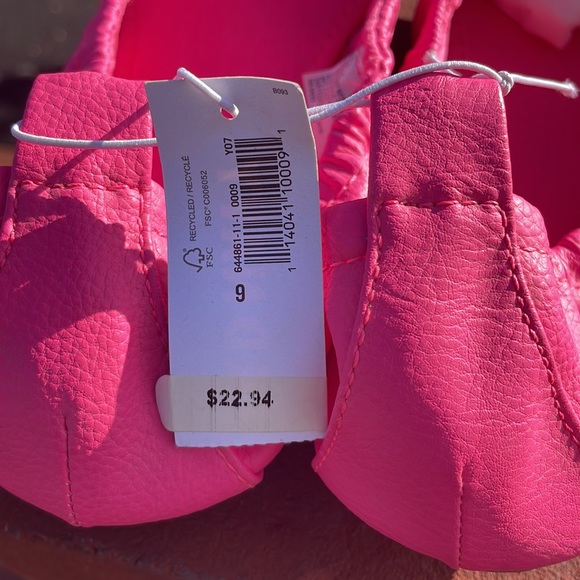 Old navy flats - Picture 3 of 3